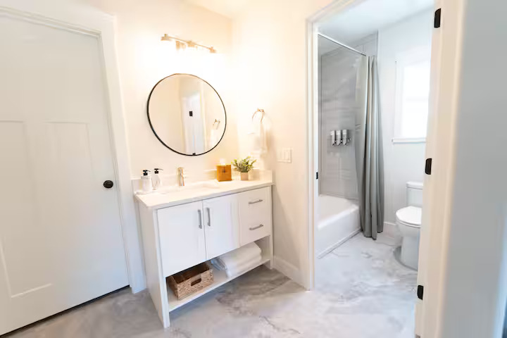 Bedroom 2 ensuite bathroom