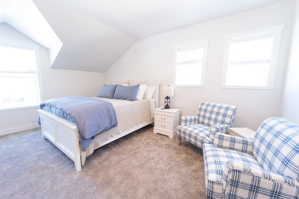 Bedroom 3 with queen bed